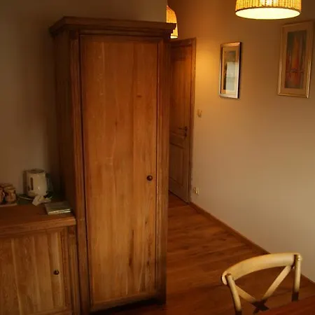 I Apartment *